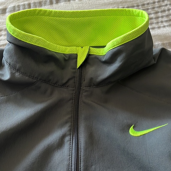 Nike Half Zip/Quarter Zip Windbreaker Pullover - Picture 4 of 11